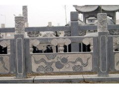 典雅庭院，藝術雕琢 異形欄板與裝飾擺件的空間美學